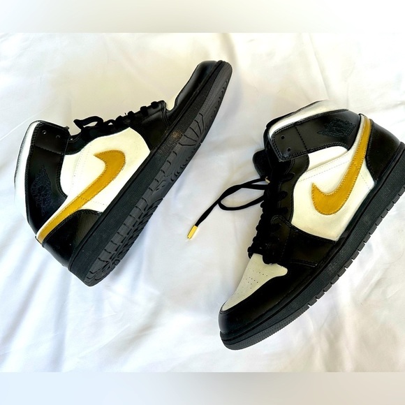 NIKE Other - NIKE AIR JORDAN CUSTOM PAINTED MENS SNEAKERS